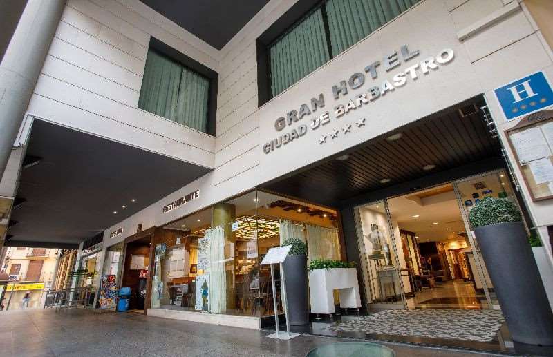 Gran Hotel Ciudad De Barbastro Exteriör bild